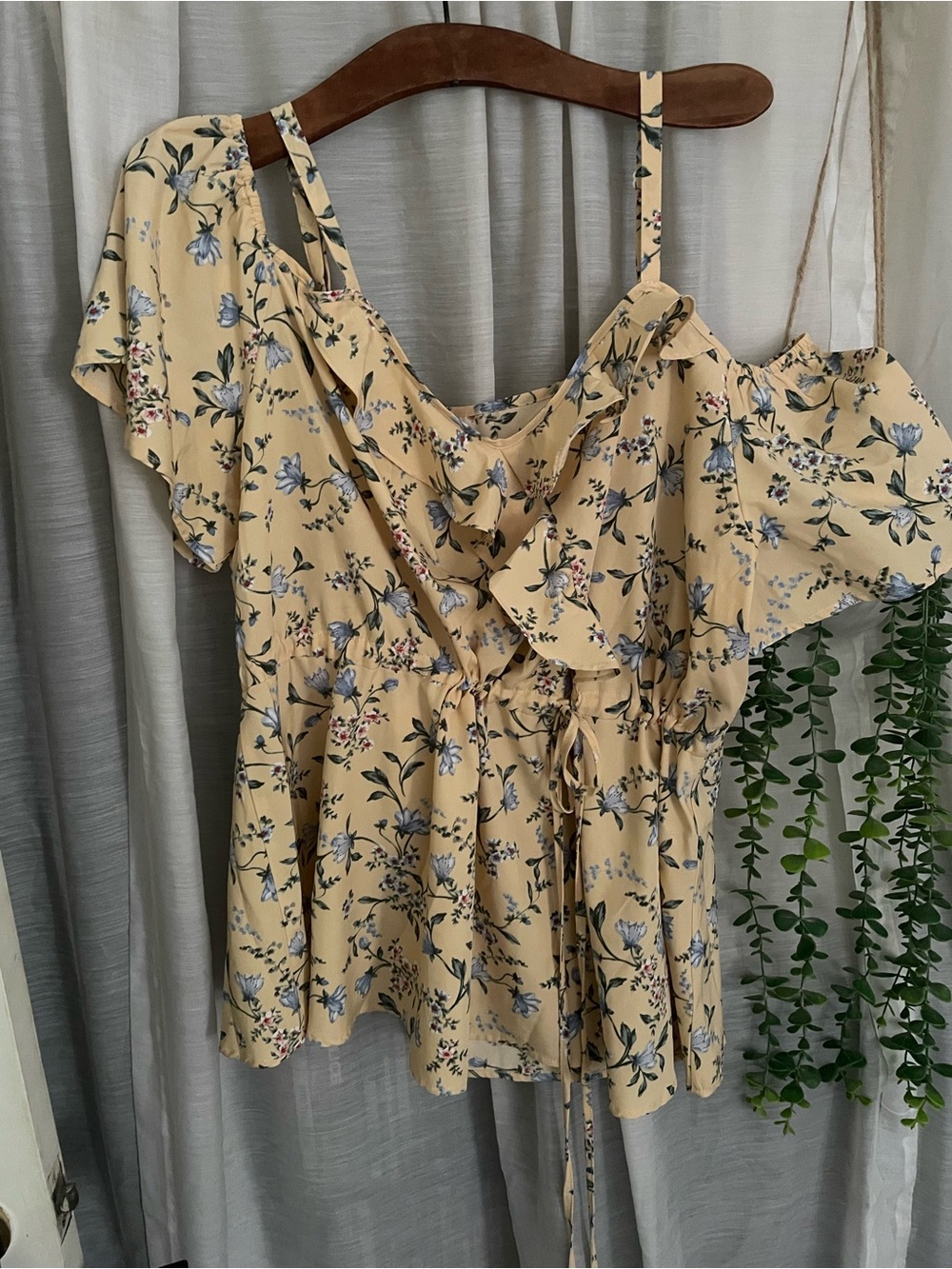 BloomChic Yellow Floral Ruffle Cold-Shoulder Blouse